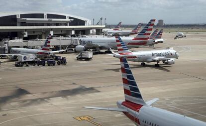 Varios aviones de American Airlines, la semana pasada en el aeropuerto de Dallas.ichiro Sato)