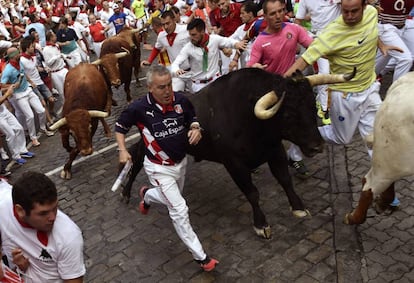 Toros de Pedraza de Yeltes han protagonizado el cuarto encierro de San Fermín 2016.