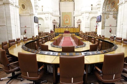 La sala de plenos del Parlamento andaluz antes de que comenzara la constitución de la Cámara a las doce de la mañana.