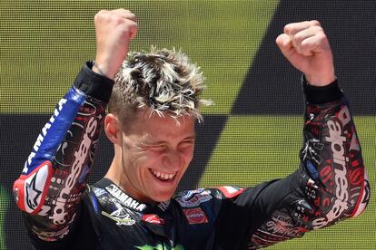 El piloto de Yamaha Fabio Quartararo celebra la victoria este domingo en el GP de Cataluña.