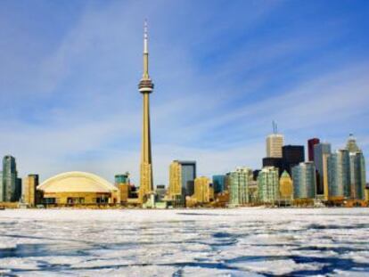 Panor&aacute;mica invernal del &#039;skyline&#039; de Toronto (Canad&aacute;)