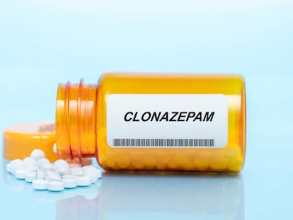 Imagen conceptual de un frasco con pastillas de Clonazepam.
