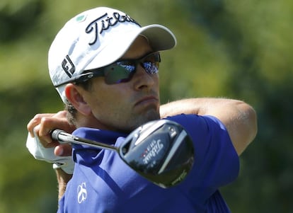 El australiano Adam Scott, ganador en 2013, golpea con el driver.