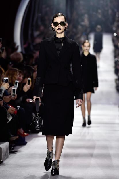 Christian Dior : Runway &#8211; Paris Fashion Week Womenswear Fall/Winter 2016/2017