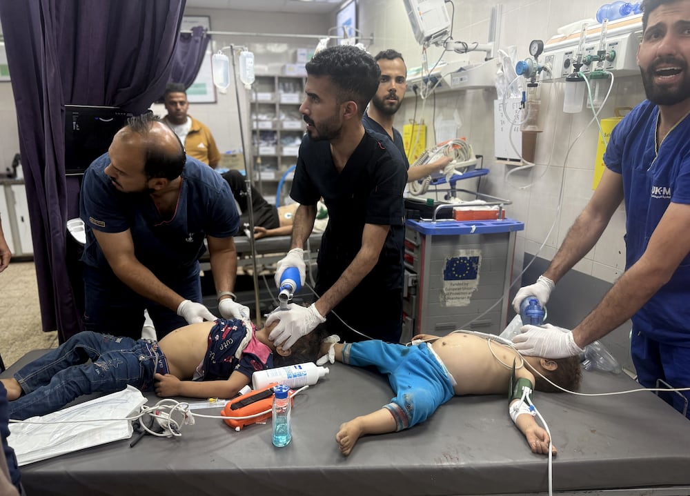KHAN YUNIS, GAZA - MAY 21: Injured children are brought to the Nasser Medical Complex for treatment following an Israeli attack on Batn Al-Sameen area area, west of Khan Yunis, Gaza on May 21, 2025. (Photo by Alaa Y. M. Abumohsen/Anadolu via Getty Images)