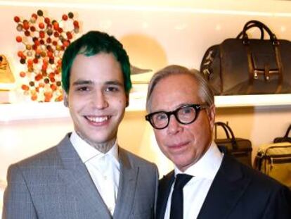 Tommy Hilfiger y su hijo Richard.