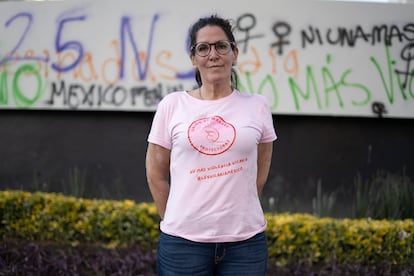 María Fernanda Perez, de 53 años, miembro de la Unión de Madres Protectoras y denunciante de dos años y medio violencia vicaria. La violencia vicaria tiene como objetivo dañar a la mujer a través de sus seres queridos y especialmente de sus hijas e hijos.