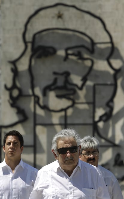 El presidente de Uruguay, José Mujica, en una ceremonia en el monumento a José Martí en La Habana, Cuba, el 24 de julio de 2013. 