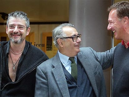 Joan Guinjoan, entre  Manuel Huerga (a la izquierda) y Robert Bork, ayer en el Liceo.