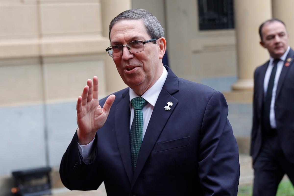 España promete a Cuba alimentos y medicinas ante la asfixia de Washington, pero no petróleo