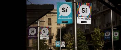 Carteles a favor de la independencia en Sabadell.