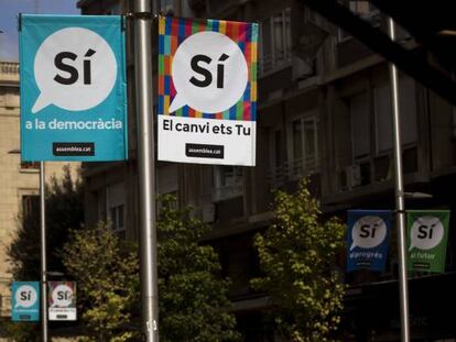 Carteles a favor de la independencia en Sabadell.