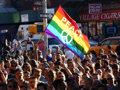 Vigília em Nova York pelas vítimas de Orlando.