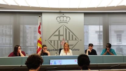 La teniente de alcalde de Barcelona, Maria Eugènia Gay, presenta los datos de discriminación en la ciudad.