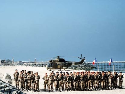 Soldados franceses se preparan para intervenir en la operación Tormenta del Desierto, de 1991, en Kuwait.