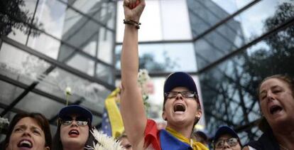 Um grupo de venezuelanos protesta na Guatemala.