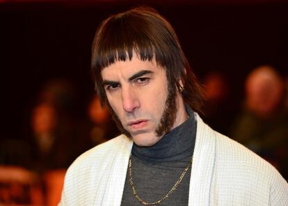 Sacha Baron Cohen caracterizado como Liam Gallagher para su nueva peli.