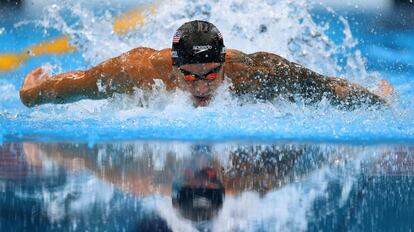 El nadador estadounidense Caeleb Dressel, en la prueba de 100 metros mariposa en el Centro Acuático de Tokio.