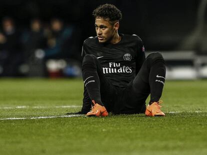 Neymar, en un momento del partido del PSG contra el Real Madrid en el Bernab&eacute;u.