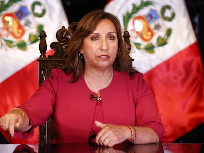 La presidenta de Perú, Dina Boluarte, durante un mensaje televisado al país.