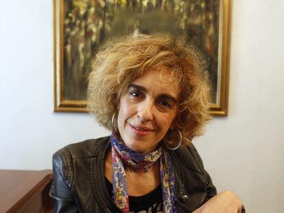 Ibone Bengoetxea posa en su despacho de la sede de Eudel, en Bilbao.