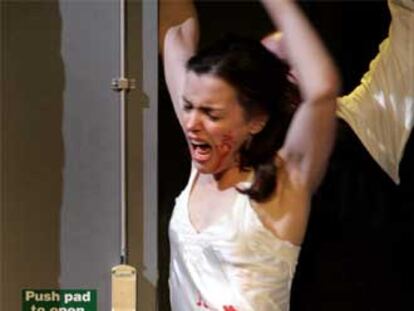 Olivia Williams, en una escena de <i>The changeling,</i> montaje de Declan Donnellan.