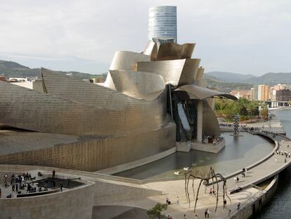Vista exterior del museo Guggenheim de Bilbao.