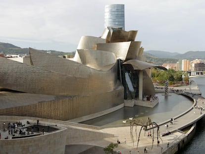 Vista exterior del museo Guggenheim de Bilbao.