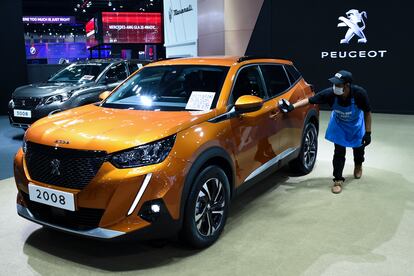 Presentación del modelo Peugeot 2008, en el Salón del Motor de Bangkok 2021.