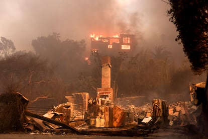 Autoridades calculan que ya hay ms de 1.000 edificios destruidos
