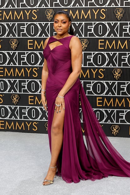 Taraji P. Henson tampoco se perdió esta edición de los Emmy 2023, pospuesta hasta 2024 por la huelga de actores y guionistas. La actriz vistió un diseño de Atelier Versace.