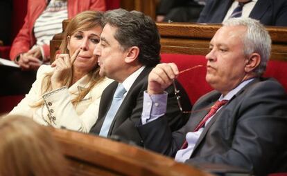 Alicia Sánchez-Camacho, Enric Millo y Santi Rodríguez, en una sesión del Parlament.