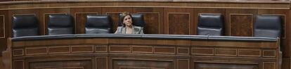 La ministra de Defensa, María Dolores de Cospedal, durante el debate de la reforma de la Ley de Secretos Oficiales.