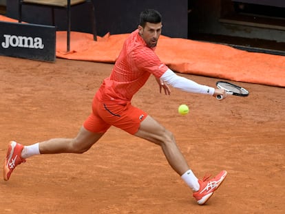 Novak Djokovic durante el partido contra Holger Rune en el Masters de Roma, este miércoles.