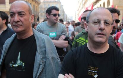 Martin Garitano y Juan Karlos Izagirre, en la manifestación de las centrales abertzales en San Sebastián.