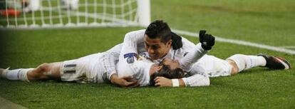 Cristiano y Bale celebran el 0-4. / GLEB GARANICH (REUTERS)