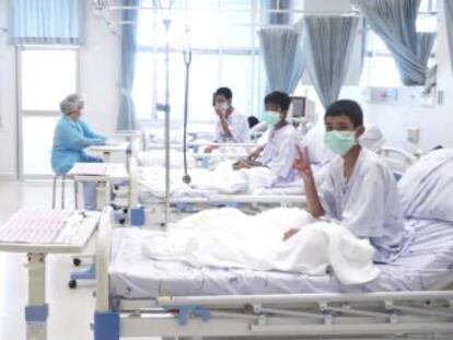 Los 12 menores, aún débiles, deben permanecer en el hospital al menos una semana
