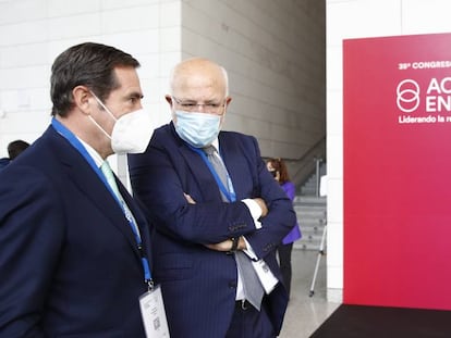 Antonio Garamendi, presidente de CEOE, y Juan Roig, presidente de Mercadona, este miércoles en el Congreso Aecoc de Gran Consumo celebrado en Valencia.