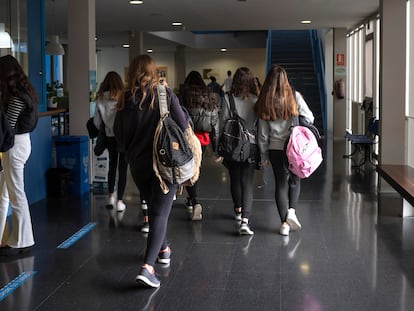 Alumnos de secundaria en un instituto en Tordesillas, este martes.