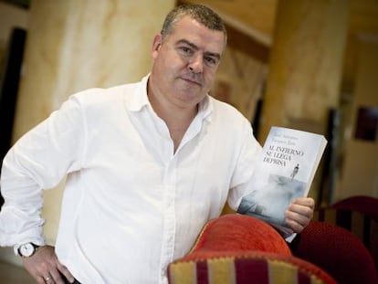 The judge shows off his novel in A Coruña.