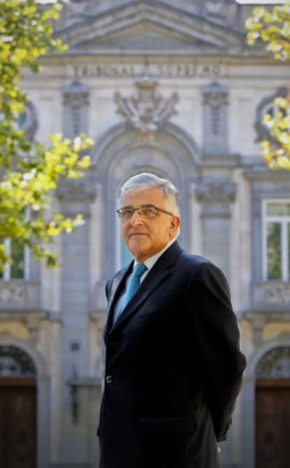 Gonzalo Moliner, con el edificio del Tribunal Supremo a sus espaldas.