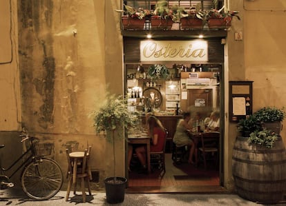 Una 'osteria' en una calle de la ciudad de Florencia (Italia).