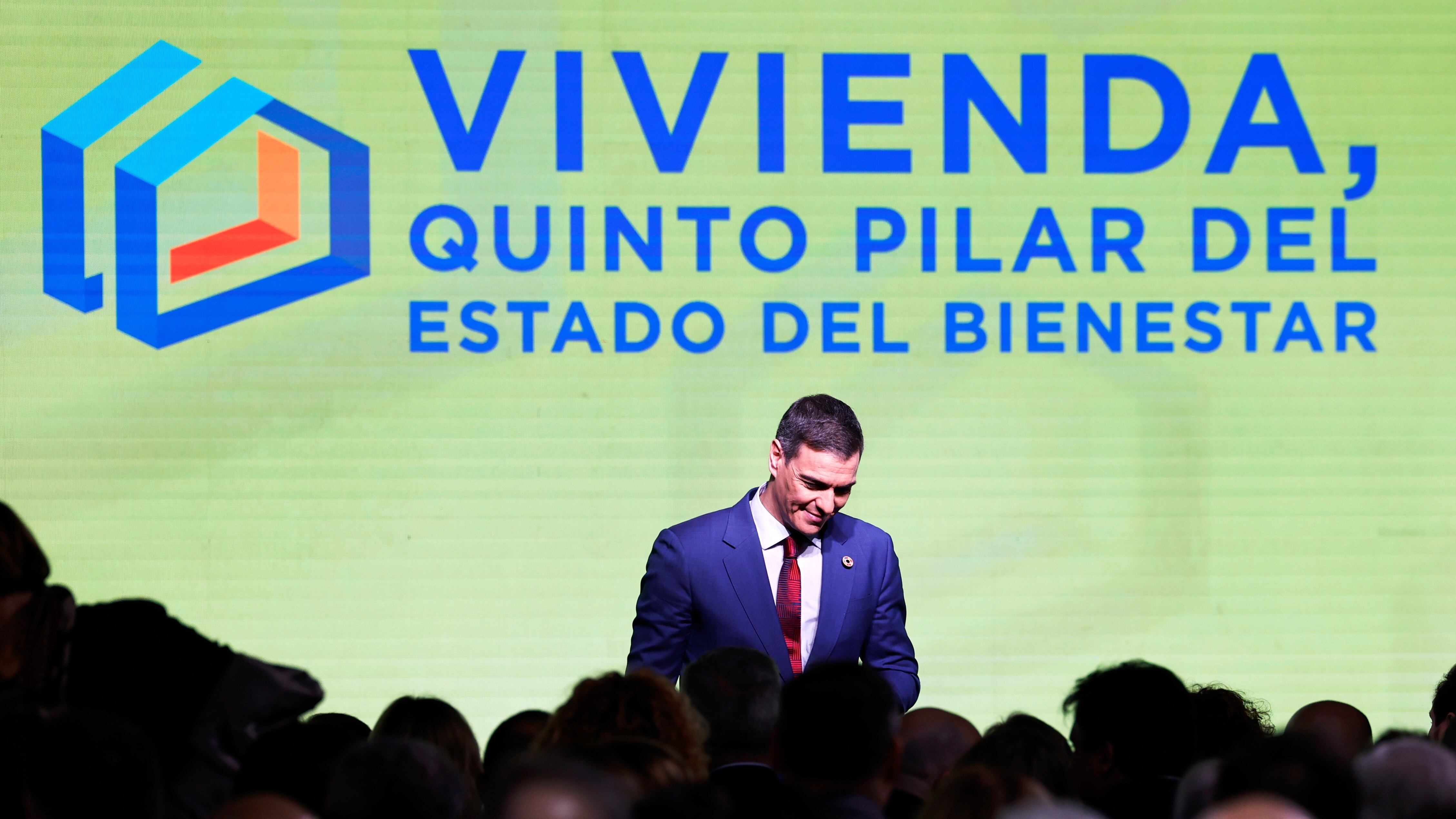 Sánchez anuncia un sistema de avales para el alquiler, exenciones en el IRPF y más impuestos para los extranjeros que compren
