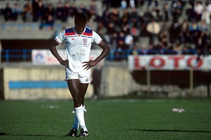 Justin Fashanu, con la selección inglesa sub-21, con la que disputó once partidos.