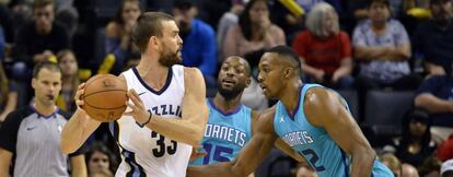 Marc Gasol, Walker y Dwight Howard.