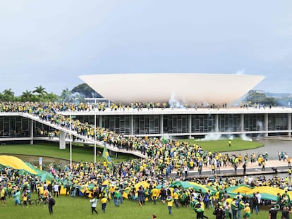 Supporters of ex-president Jair Bolsonaro riot in Brasilia on January 8, 2023.