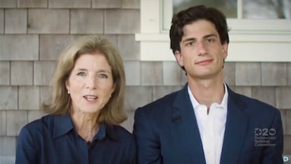Caroline Kennedy y su hijo Jack intervienen por videomensaje en la convención demócrata de 2020 en apoyo de Joe Biden.