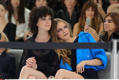 Cara Delevingne e sua namorada Annie Clark.