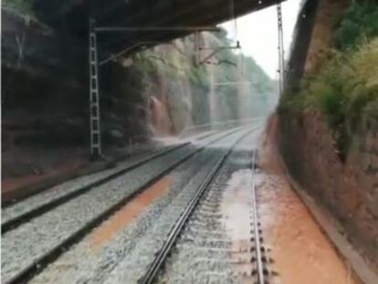 Un vídeo gravat per un maquinista mostra la gran quantitat d aigua que va afectar el tram on s ha produït l accident
