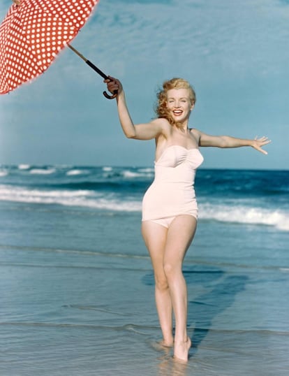 O maiô volta a ser tendência. Hoje, certamente várias mulheres influentes gostariam de posar com a segurança e a naturalidade que Marilyn Monroe demonstrava em 1951.